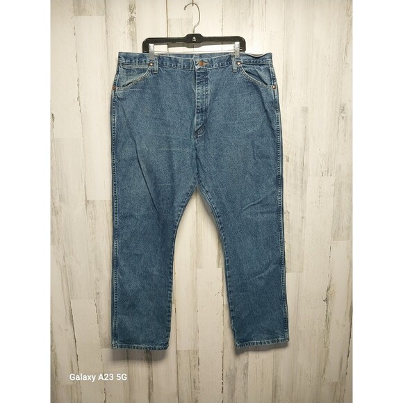 Wrangler Men's Jeans 42x32 1013MWZGK  Tapered Leg - Picture 1 of 7